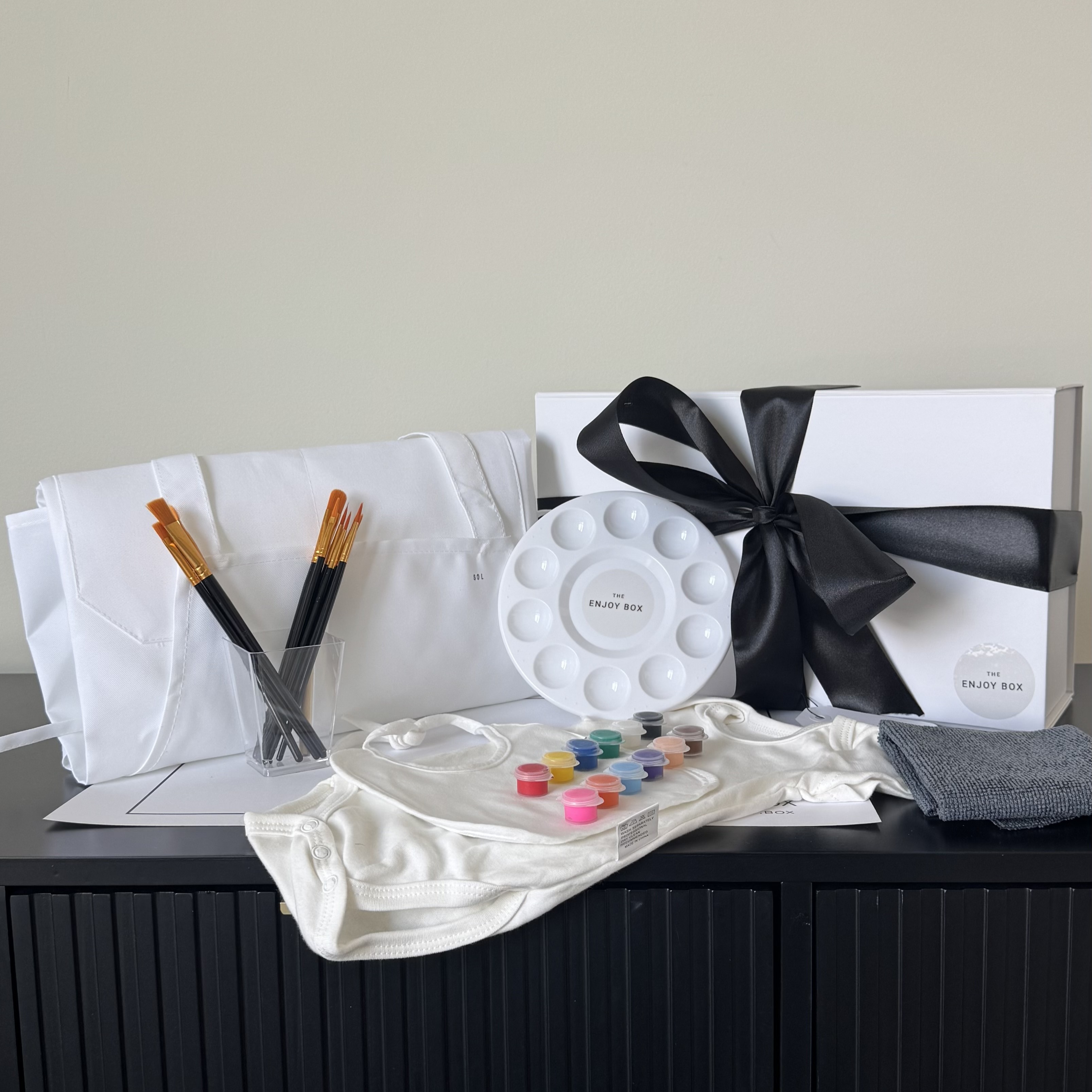 Baby Shower Paint Kit - Bodysuit, bib, canvas and easel for baby shower activities