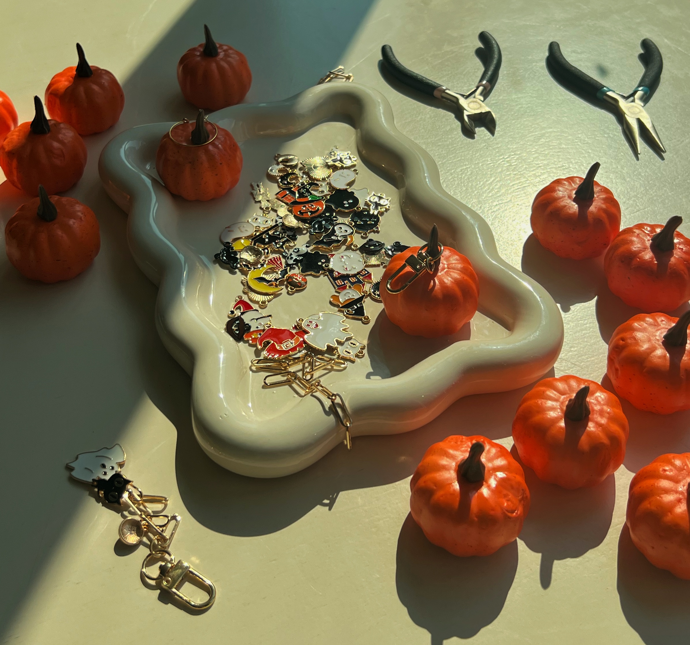 Wine Charms Halloween - DIY Halloween themed wine charm craft kit